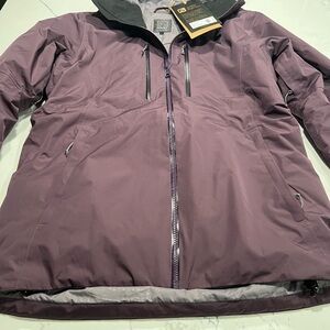Flylow women’s Avery ski/snowboard jacket, size large, color plum, NWT